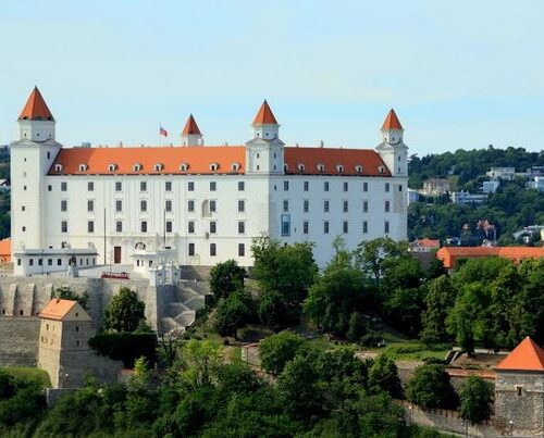 Dobrovolnictvo s Greenheart Club na Slovensku: Volunteering with the Greenheart Club in Slovakia